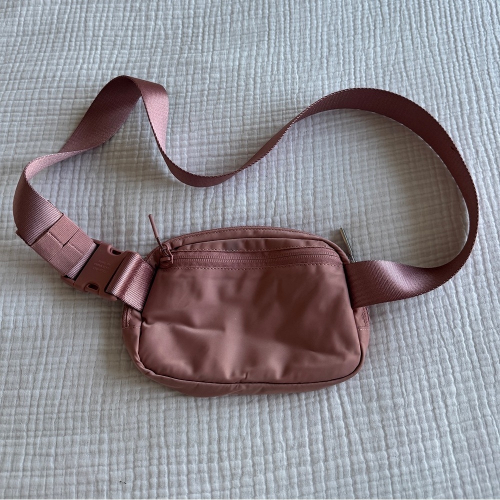 Lululemon Everywhere Belt Bag Pink Pastel - Picture 2 of 6